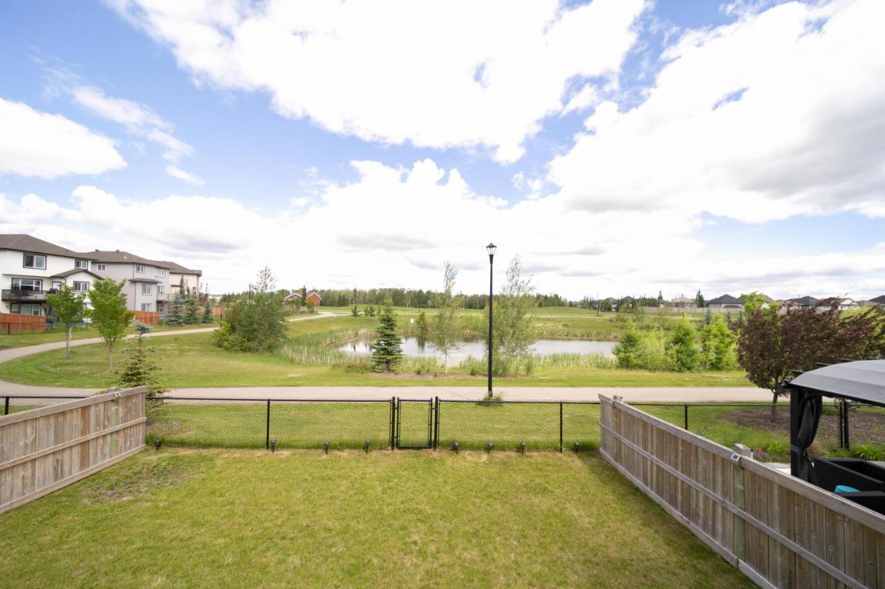 Lakeview Luxury Home - Double Garage Parking - Foosball Table - King Beds - Fast Wi-Fi -Free Netflix Edmonton Exterior foto