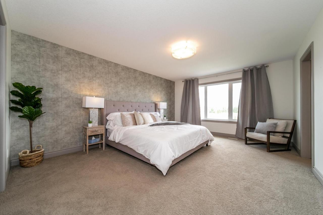 Lakeview Luxury Home - Double Garage Parking - Foosball Table - King Beds - Fast Wi-Fi -Free Netflix Edmonton Exterior foto