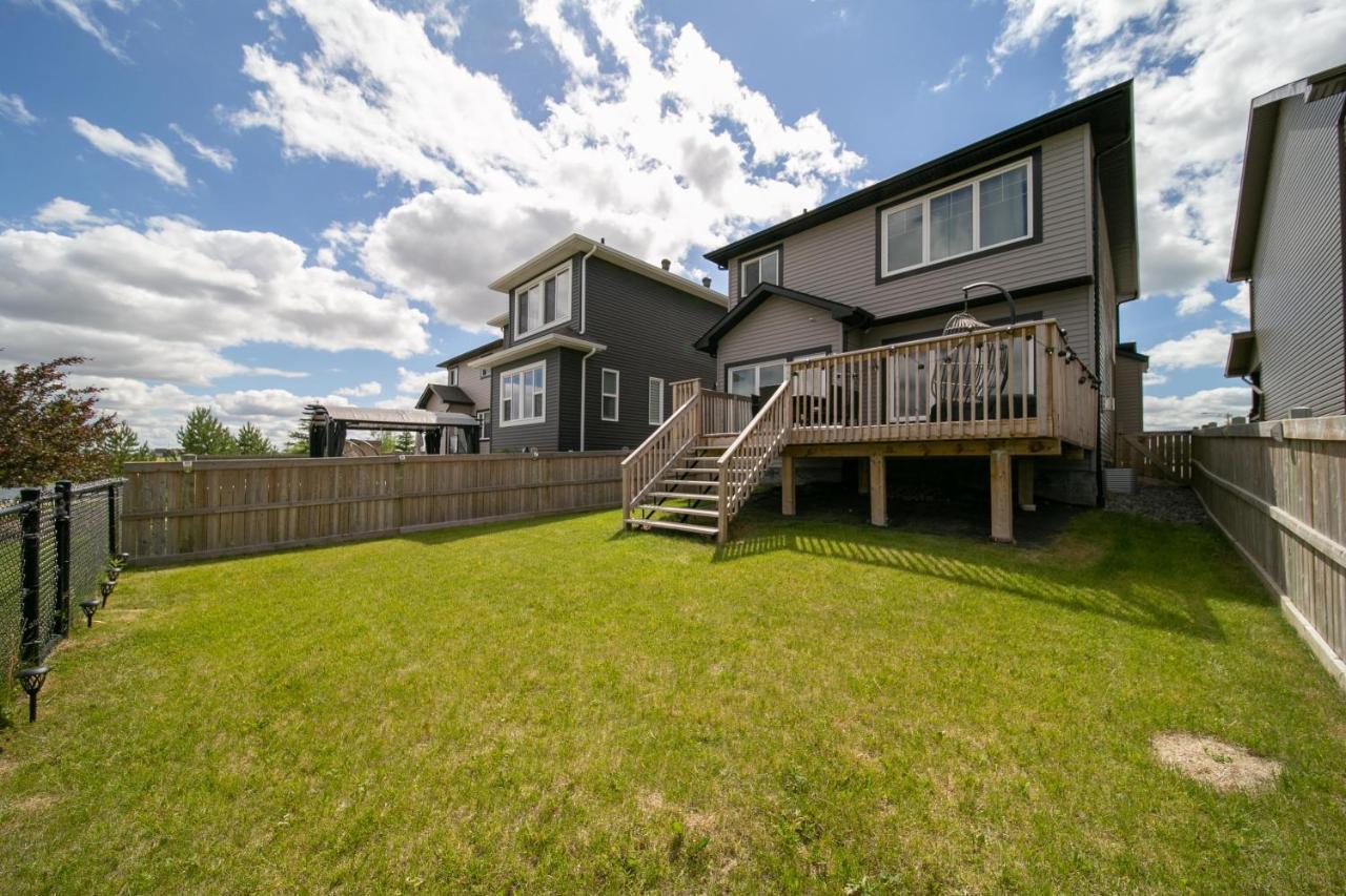 Lakeview Luxury Home - Double Garage Parking - Foosball Table - King Beds - Fast Wi-Fi -Free Netflix Edmonton Exterior foto